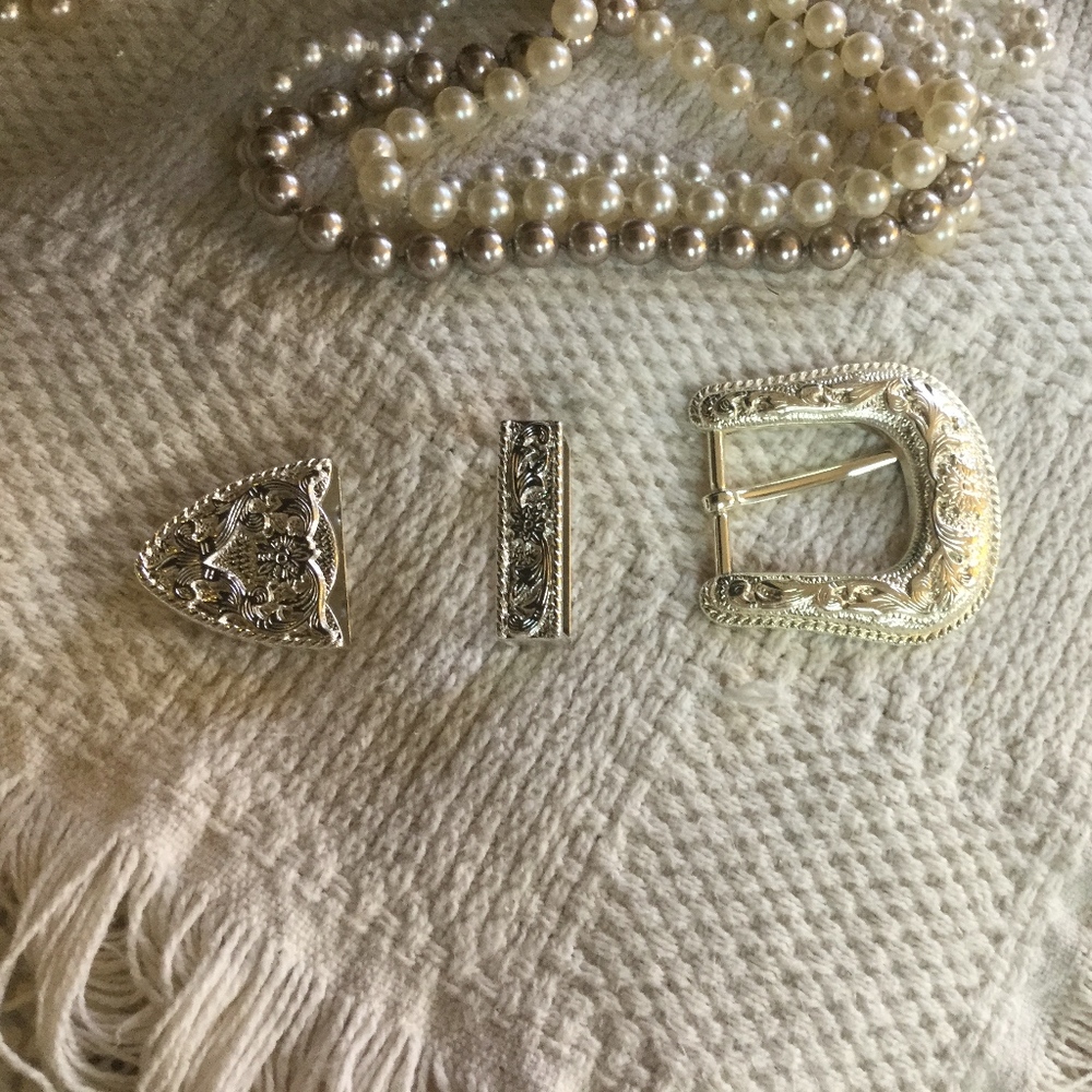 Going….Gone…Silver Tone Belt Buckle, Keeper & Tip